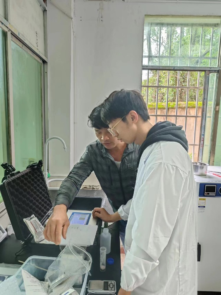 山東萊恩德食品安全檢測儀走進江西省新余市逸夫小學(xué)，為師生食品安全保駕護航